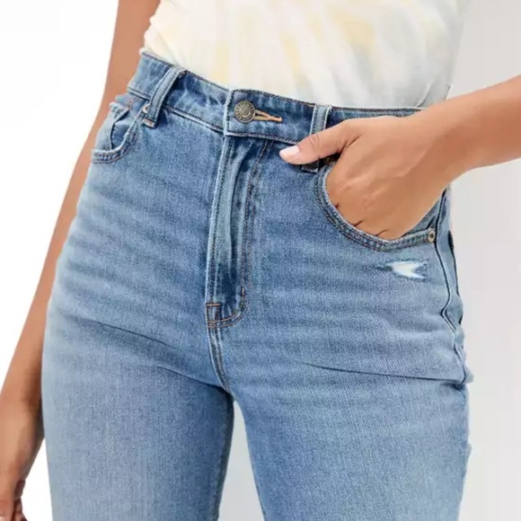 AE Ripped Mom Jean - Picture 7 of 7